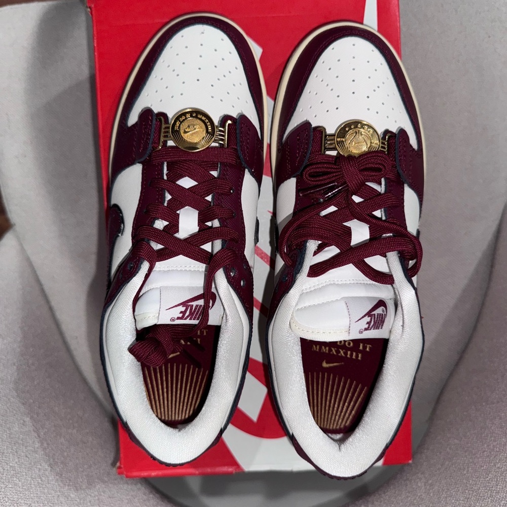 Women’s NIKE Dunk Low SE - Brand New in Box Size 8 ‼️BUY ME, PRICED TO SELL‼️ - Picture 3 of 4